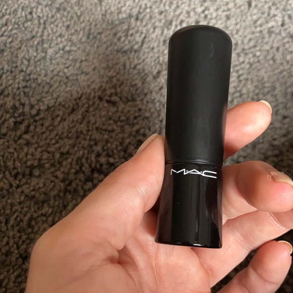 MAC LIPSTICK - Picture 2 of 2